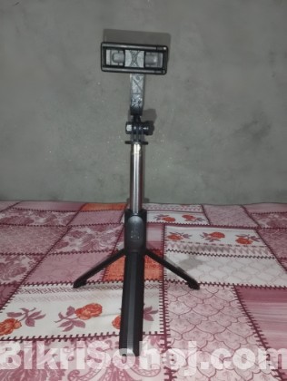 Q07 Bluetooth Integrated  Selfie Stick and Rdmote Control wi